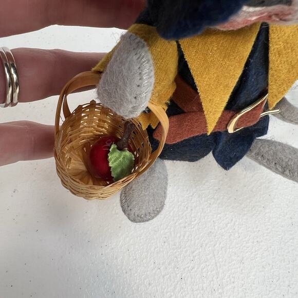 Annalee Thanksgiving 7" Pilgrim Mouse With Basket Apple ‘98 USA Made Replacement - Picture 3 of 8